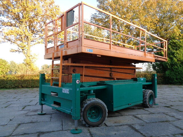 Liftlux SL140-24 - מעלית מספריים: תמונה 3 Liftlux SL140-24 - מעלית מספריים: תמונה 3