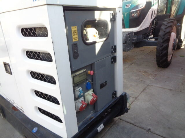 SDMO R-series 33 C3UND - ערכת גנרטורים: תמונה 2 SDMO R-series 33 C3UND - ערכת גנרטורים: תמונה 2