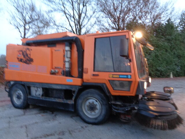 Schmidt Metro 500 4x2 - מטאטא כבישים: תמונה 2 Schmidt Metro 500 4x2 - מטאטא כבישים: תמונה 2