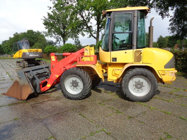 Volvo L30 - מעמיס גלגלים: תמונה 1 Volvo L30 - מעמיס גלגלים: תמונה 1