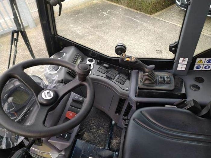 GiANT G3500 Tele - מעמיס גלגלים: תמונה 3 GiANT G3500 Tele - מעמיס גלגלים: תמונה 3