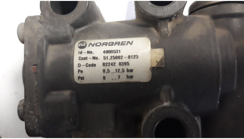 MAN blocking flap control valve - שסתום עבור משאית: תמונה 3 MAN blocking flap control valve - שסתום עבור משאית: תמונה 3