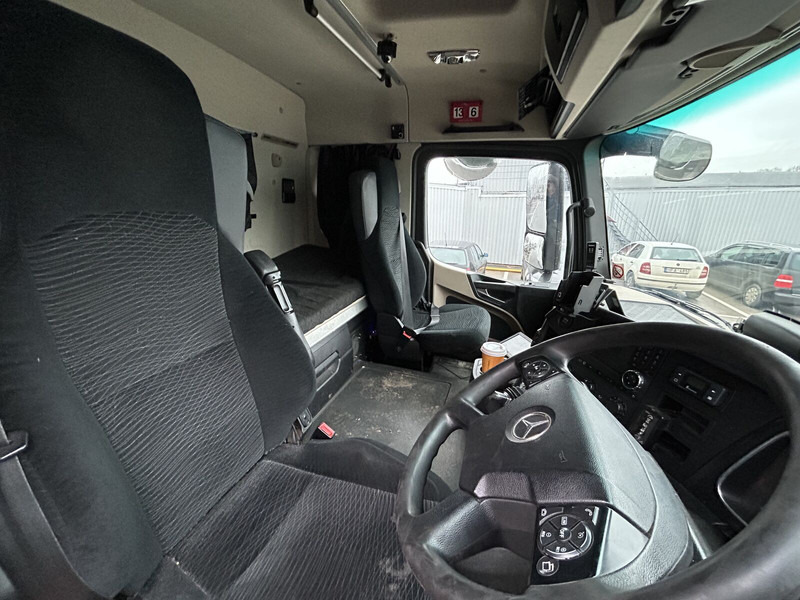 Mercedes-Benz 2018 Mercedes Benz Actros MP4 EURO 6 breaking for parts - תא ופנים הרכב עבור משאית: תמונה 5 Mercedes-Benz 2018 Mercedes Benz Actros MP4 EURO 6 breaking for parts - תא ופנים הרכב עבור משאית: תמונה 5