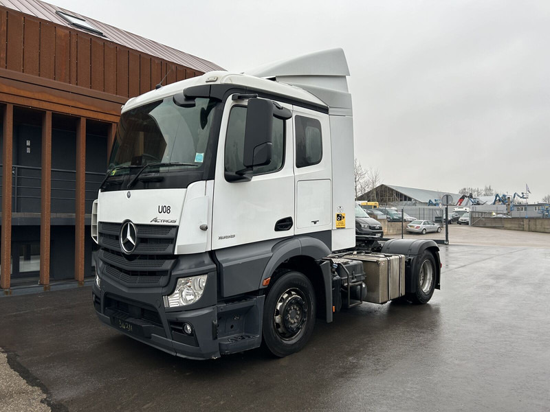 Mercedes-Benz 2018 Mercedes Benz Actros MP4 EURO 6 breaking for parts - תא ופנים הרכב עבור משאית: תמונה 2 Mercedes-Benz 2018 Mercedes Benz Actros MP4 EURO 6 breaking for parts - תא ופנים הרכב עבור משאית: תמונה 2