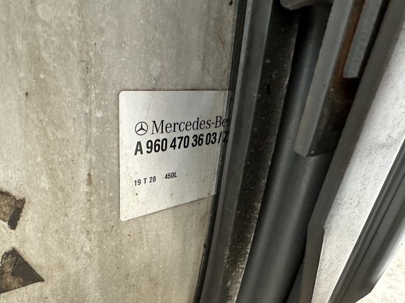 Mercedes-Benz 450L with brackets and step - מכל דלק עבור משאית: תמונה 5 Mercedes-Benz 450L with brackets and step - מכל דלק עבור משאית: תמונה 5