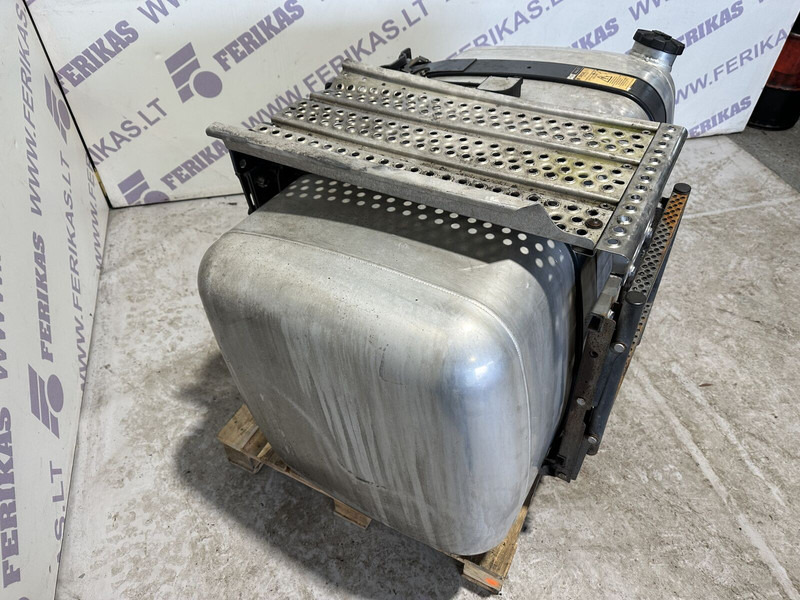 Mercedes-Benz 450L with brackets and step - מכל דלק עבור משאית: תמונה 3 Mercedes-Benz 450L with brackets and step - מכל דלק עבור משאית: תמונה 3