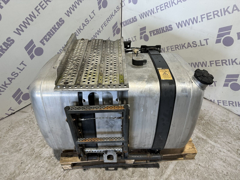 Mercedes-Benz 450L with brackets and step - מכל דלק עבור משאית: תמונה 1 Mercedes-Benz 450L with brackets and step - מכל דלק עבור משאית: תמונה 1