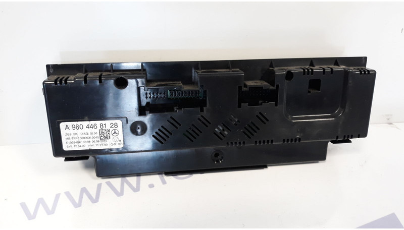 Mercedes-Benz AC Air conditioning control unit - לוח מחוונים עבור משאית: תמונה 2 Mercedes-Benz AC Air conditioning control unit - לוח מחוונים עבור משאית: תמונה 2