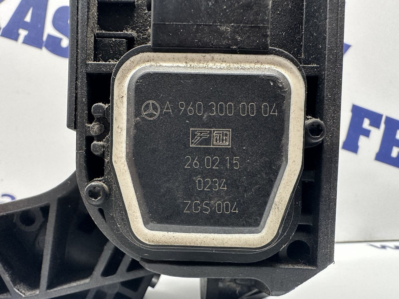 Mercedes-Benz MP4 accelerator pedal - דוושה עבור משאית: תמונה 3 Mercedes-Benz MP4 accelerator pedal - דוושה עבור משאית: תמונה 3