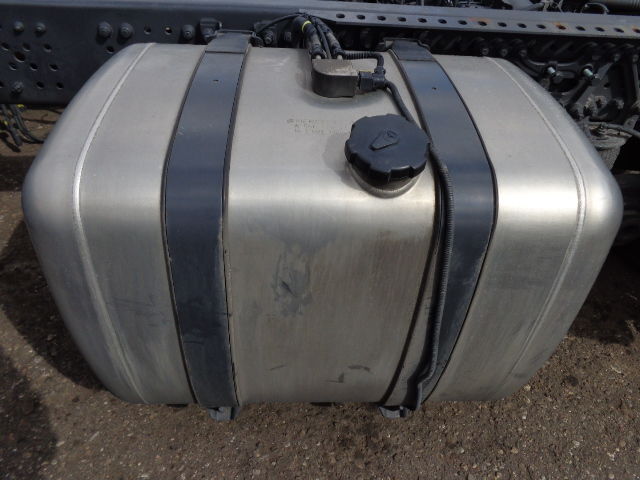 Mercedes-Benz fuel tank with brackets - מכל דלק עבור משאית: תמונה 1 Mercedes-Benz fuel tank with brackets - מכל דלק עבור משאית: תמונה 1