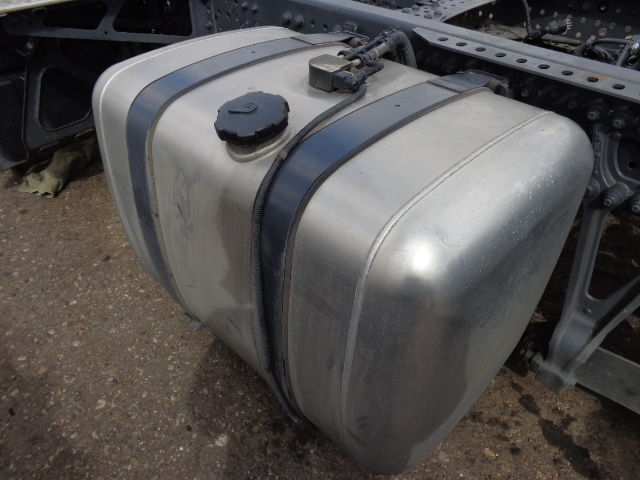 Mercedes-Benz fuel tank with brackets - מכל דלק עבור משאית: תמונה 4 Mercedes-Benz fuel tank with brackets - מכל דלק עבור משאית: תמונה 4