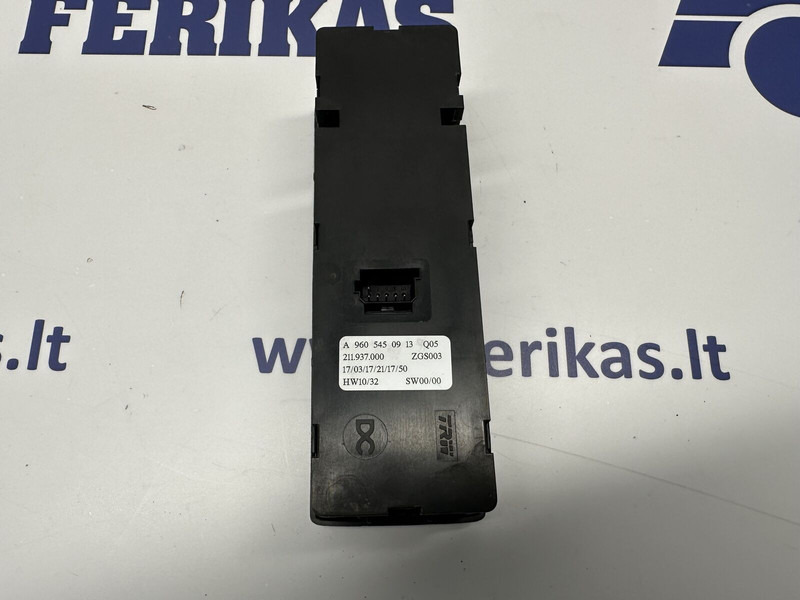 Mercedes-Benz passenger door, window control - לוח מחוונים עבור משאית: תמונה 2 Mercedes-Benz passenger door, window control - לוח מחוונים עבור משאית: תמונה 2