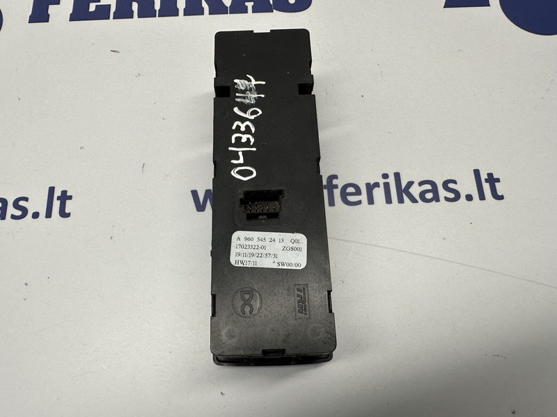 Mercedes-Benz passenger door, window control - לוח מחוונים עבור משאית: תמונה 2 Mercedes-Benz passenger door, window control - לוח מחוונים עבור משאית: תמונה 2