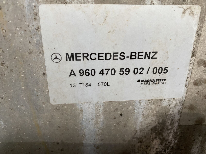 Mercedes-Benz with brackets - מכל דלק עבור משאית: תמונה 5 Mercedes-Benz with brackets - מכל דלק עבור משאית: תמונה 5