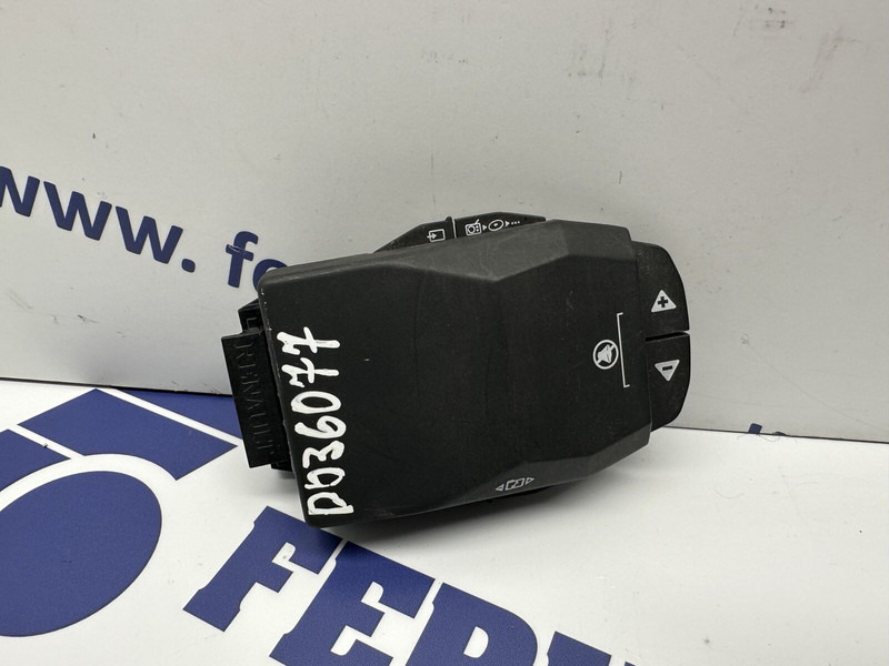Renault radio switch - חלקי חילוף עבור משאית: תמונה 1 Renault radio switch - חלקי חילוף עבור משאית: תמונה 1