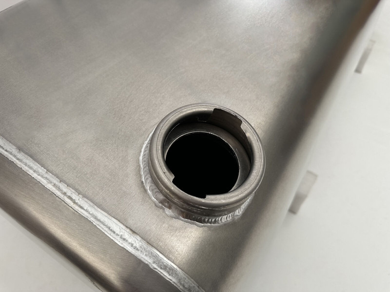 Volvo New aluminum fuel tank 505L - מכל דלק עבור משאית: תמונה 4 Volvo New aluminum fuel tank 505L - מכל דלק עבור משאית: תמונה 4