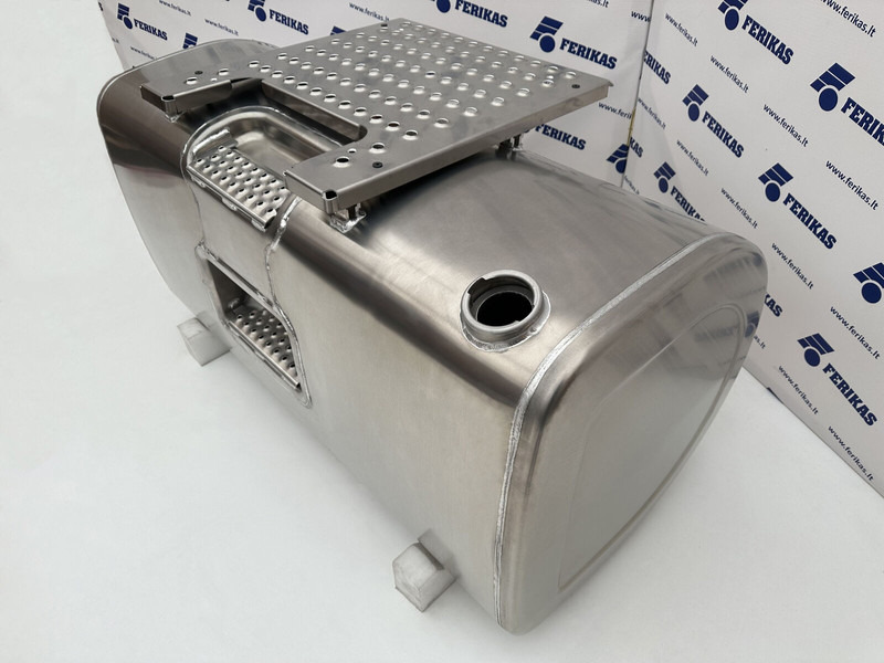 Volvo New aluminum fuel tank 550L - מכל דלק עבור משאית: תמונה 2 Volvo New aluminum fuel tank 550L - מכל דלק עבור משאית: תמונה 2