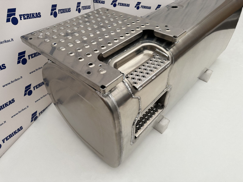Volvo New aluminum fuel tank 770L - מכל דלק עבור משאית: תמונה 3 Volvo New aluminum fuel tank 770L - מכל דלק עבור משאית: תמונה 3