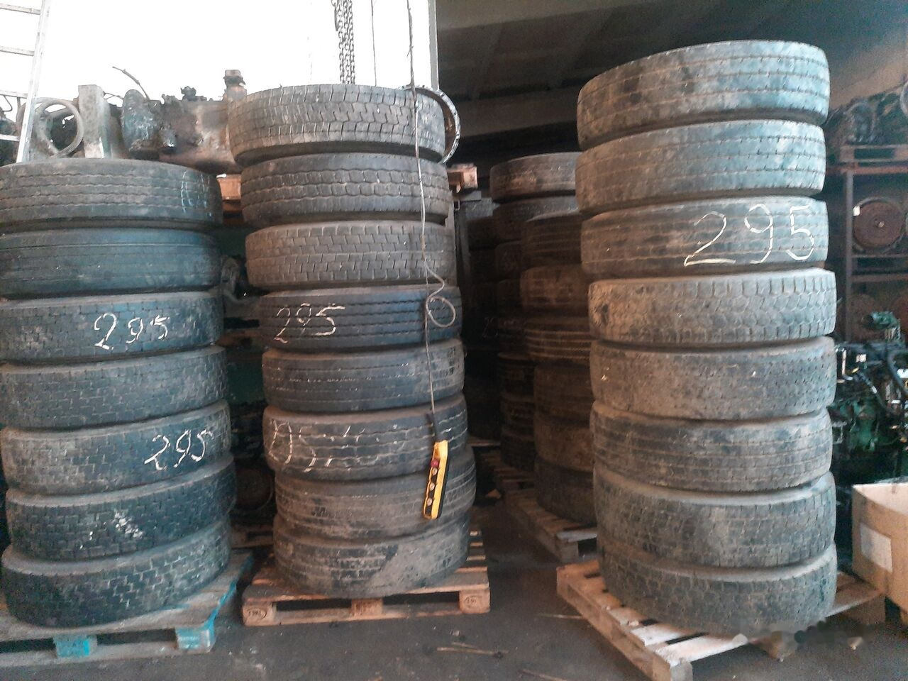 Michelin 295*80R22.5 255*70 \ 275*70* 265\70R19.5 - צמיג עבור משאית: תמונה 1 Michelin 295*80R22.5 255*70 \ 275*70* 265\70R19.5 - צמיג עבור משאית: תמונה 1