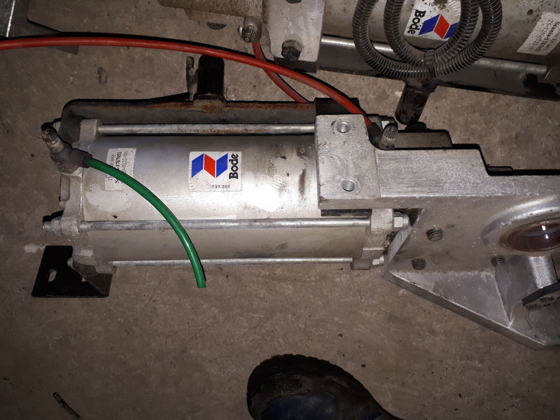 Neoplan BODE цилиндр закрытия - צילינדר הידרולי: תמונה 5 Neoplan BODE цилиндр закрытия - צילינדר הידרולי: תמונה 5