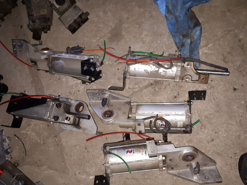 Neoplan BODE цилиндр закрытия - צילינדר הידרולי: תמונה 4 Neoplan BODE цилиндр закрытия - צילינדר הידרולי: תמונה 4