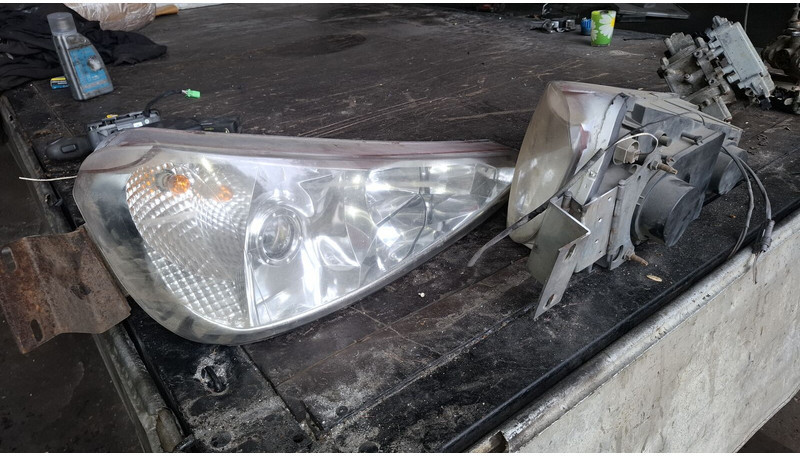 Scania Иризар Volvo. Ман. Мерседес - פנס קדמי: תמונה 1 Scania Иризар Volvo. Ман. Мерседес - פנס קדמי: תמונה 1