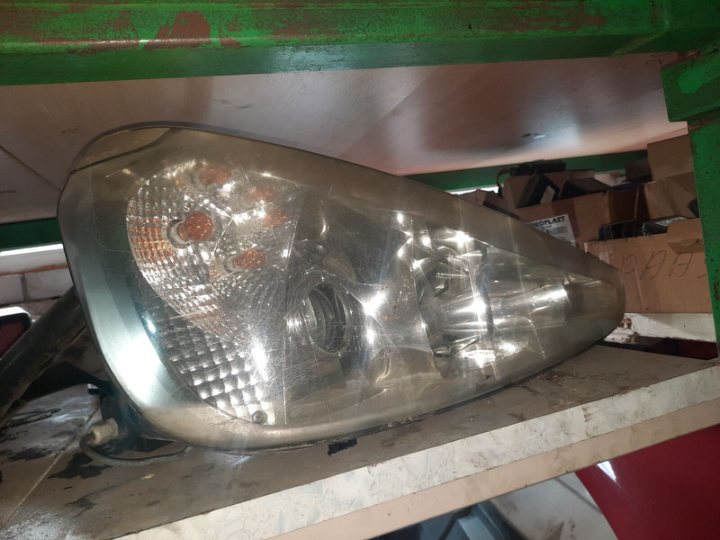 Scania Иризар Volvo. Ман. Мерседес - פנס קדמי: תמונה 4 Scania Иризар Volvo. Ман. Мерседес - פנס קדמי: תמונה 4