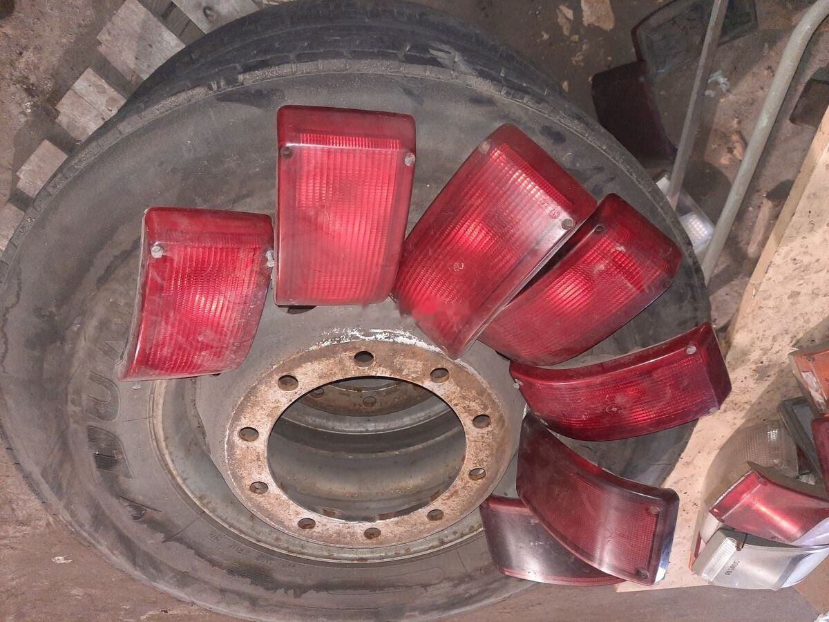 Volvo 1326359080 - פנס אחורי עבור אוטובוס: תמונה 4 Volvo 1326359080 - פנס אחורי עבור אוטובוס: תמונה 4
