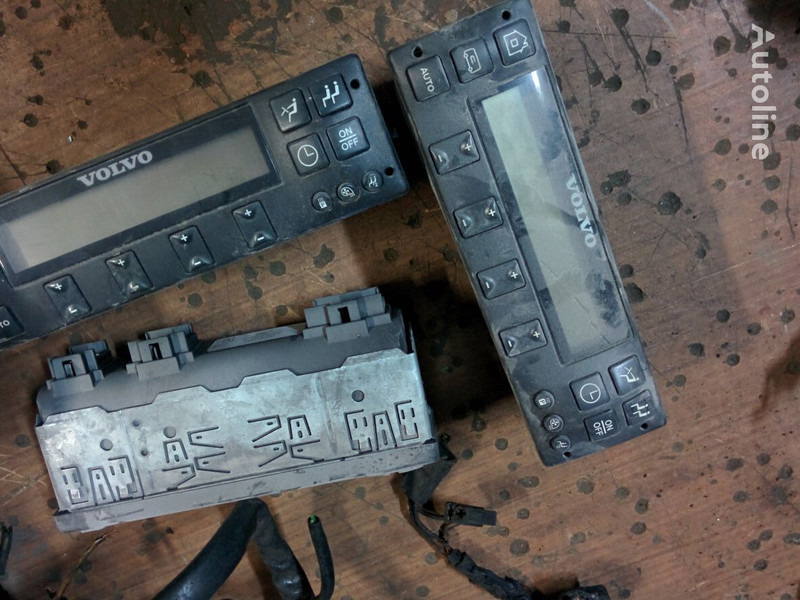 Volvo 20815236-P04. 70327101. 2054900 . 20744283-01. 3192577. 20815236 - ECU: תמונה 1 Volvo 20815236-P04. 70327101. 2054900 . 20744283-01. 3192577. 20815236 - ECU: תמונה 1