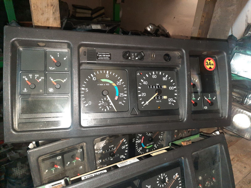 Volvo 70361832-1 . 70361831. 70329201-2 .22205475-P03. 70392912-P01/ - לוח מחוונים: תמונה 1 Volvo 70361832-1 . 70361831. 70329201-2 .22205475-P03. 70392912-P01/ - לוח מחוונים: תמונה 1