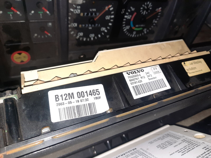 Volvo 70361832-1 . 70361831. 70329201-2 .22205475-P03. 70392912-P01/ - לוח מחוונים: תמונה 5 Volvo 70361832-1 . 70361831. 70329201-2 .22205475-P03. 70392912-P01/ - לוח מחוונים: תמונה 5