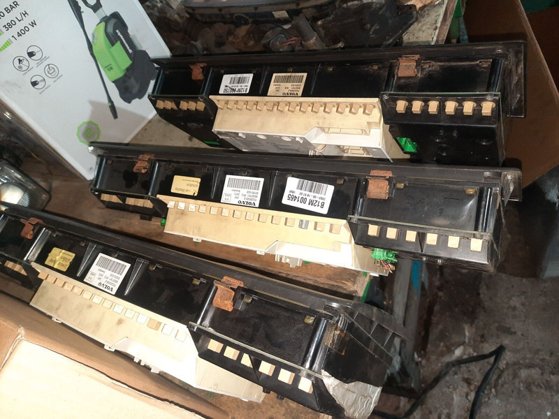 Volvo 70361832-1 . 70361831. 70329201-2 .22205475-P03. 70392912-P01/ - לוח מחוונים: תמונה 3 Volvo 70361832-1 . 70361831. 70329201-2 .22205475-P03. 70392912-P01/ - לוח מחוונים: תמונה 3