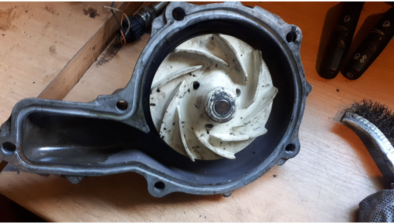 Volvo B 12 9700 . FM/FH - משאבת נוזל קירור: תמונה 2 Volvo B 12 9700 . FM/FH - משאבת נוזל קירור: תמונה 2