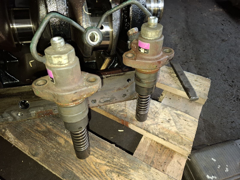 Volvo D7E - משאבת דלק: תמונה 1 Volvo D7E - משאבת דלק: תמונה 1