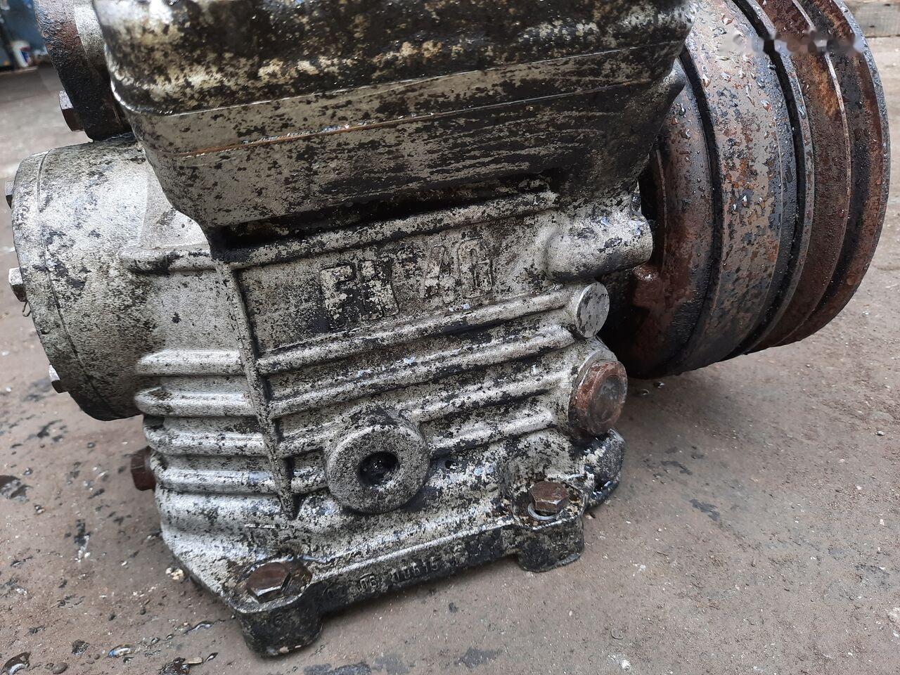 Webasto FK-40 FK40\470 R-123A - חלק מזגן עבור אוטובוס: תמונה 2 Webasto FK-40 FK40\470 R-123A - חלק מזגן עבור אוטובוס: תמונה 2