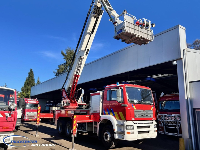 MAN TGA 26.350 Magirus ALP 320L = 32 meter, Waterpomp, 6x4, Bladgeveerd - משאית אש: תמונה 2 MAN TGA 26.350 Magirus ALP 320L = 32 meter, Waterpomp, 6x4, Bladgeveerd - משאית אש: תמונה 2