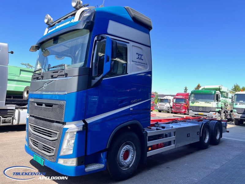 Volvo FH 540 6x4, Dual clutch, XL Globetrotter, PTO, Retarder - משאית עם שלדת תא: תמונה 3 Volvo FH 540 6x4, Dual clutch, XL Globetrotter, PTO, Retarder - משאית עם שלדת תא: תמונה 3