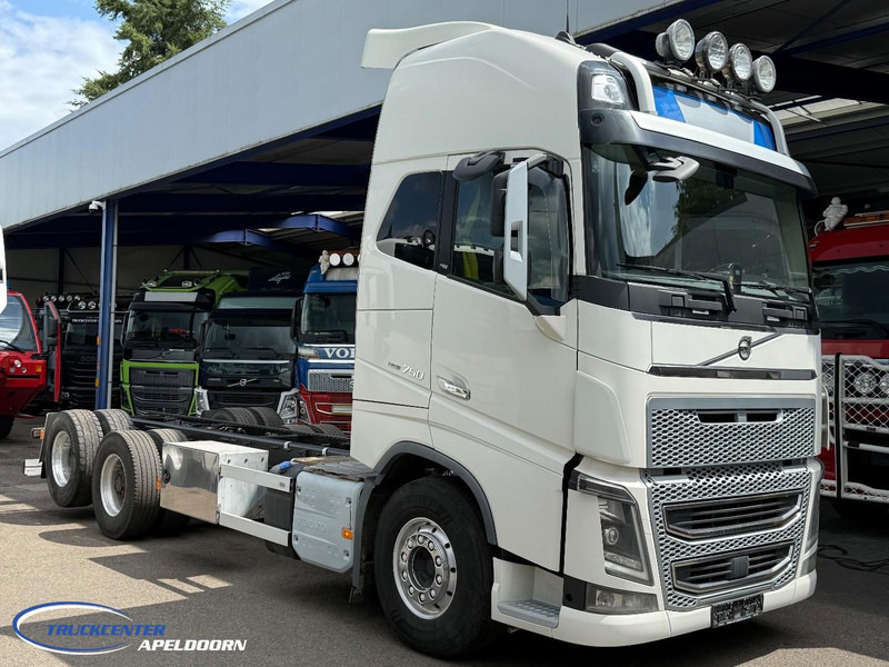 Volvo FH 750 Globetrotter XL, Retarder, 460 WB, Reduction axle, Pto - משאית עם שלדת תא: תמונה 1 Volvo FH 750 Globetrotter XL, Retarder, 460 WB, Reduction axle, Pto - משאית עם שלדת תא: תמונה 1