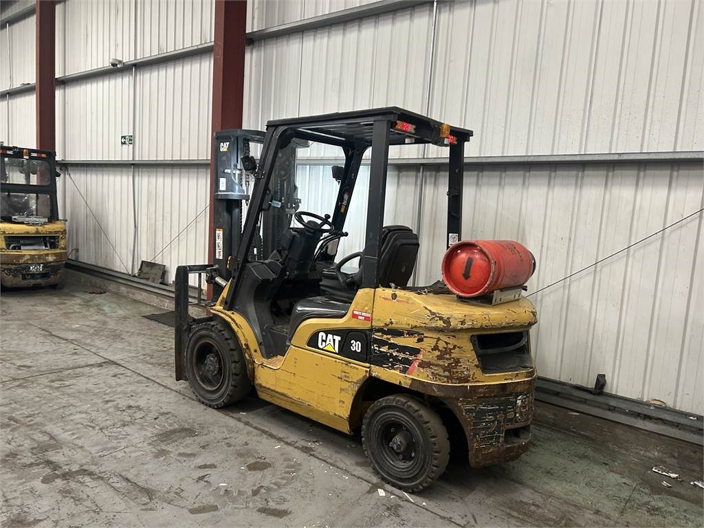 CAT GP30NT - מלגזת LPG: תמונה 3 CAT GP30NT - מלגזת LPG: תמונה 3