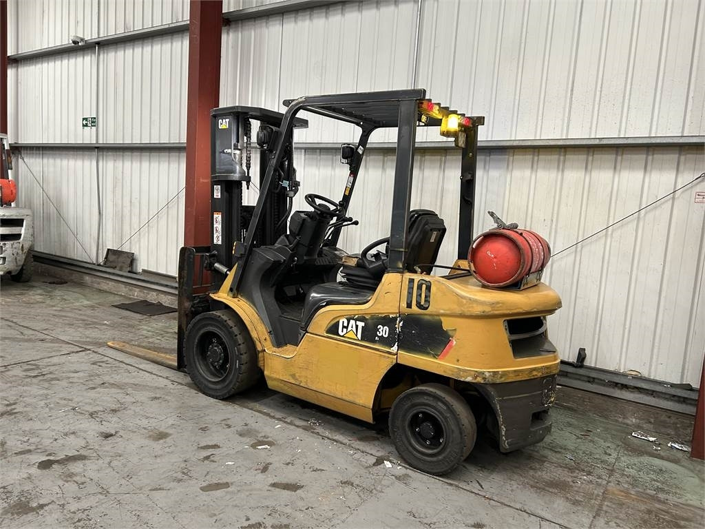 CAT GP30NT - מלגזת LPG: תמונה 3 CAT GP30NT - מלגזת LPG: תמונה 3
