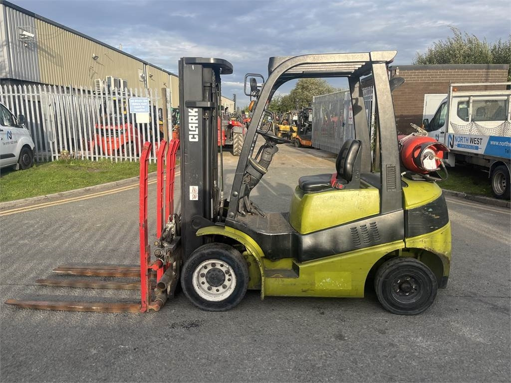 Clark C25G - מלגזת LPG: תמונה 1 Clark C25G - מלגזת LPG: תמונה 1
