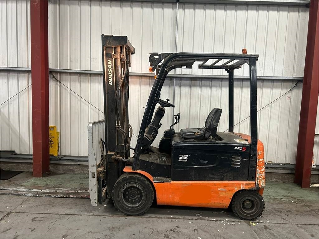 Doosan B25X-5 - מלגזה חשמלית: תמונה 1 Doosan B25X-5 - מלגזה חשמלית: תמונה 1