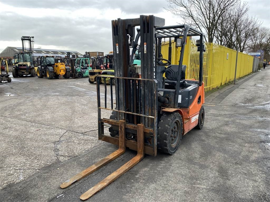 Doosan D25S-5 - מלגזת סולר: תמונה 2 Doosan D25S-5 - מלגזת סולר: תמונה 2