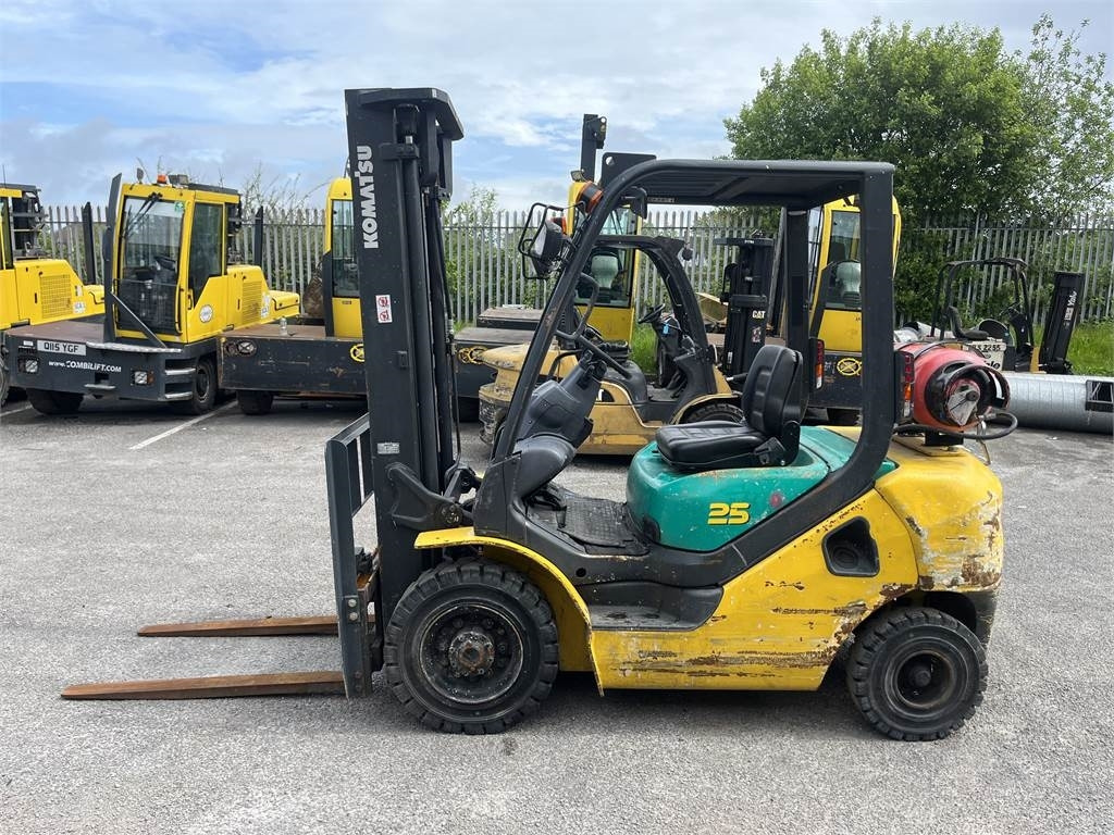 Komatsu FG25HT-16R - מלגזת LPG: תמונה 1 Komatsu FG25HT-16R - מלגזת LPG: תמונה 1