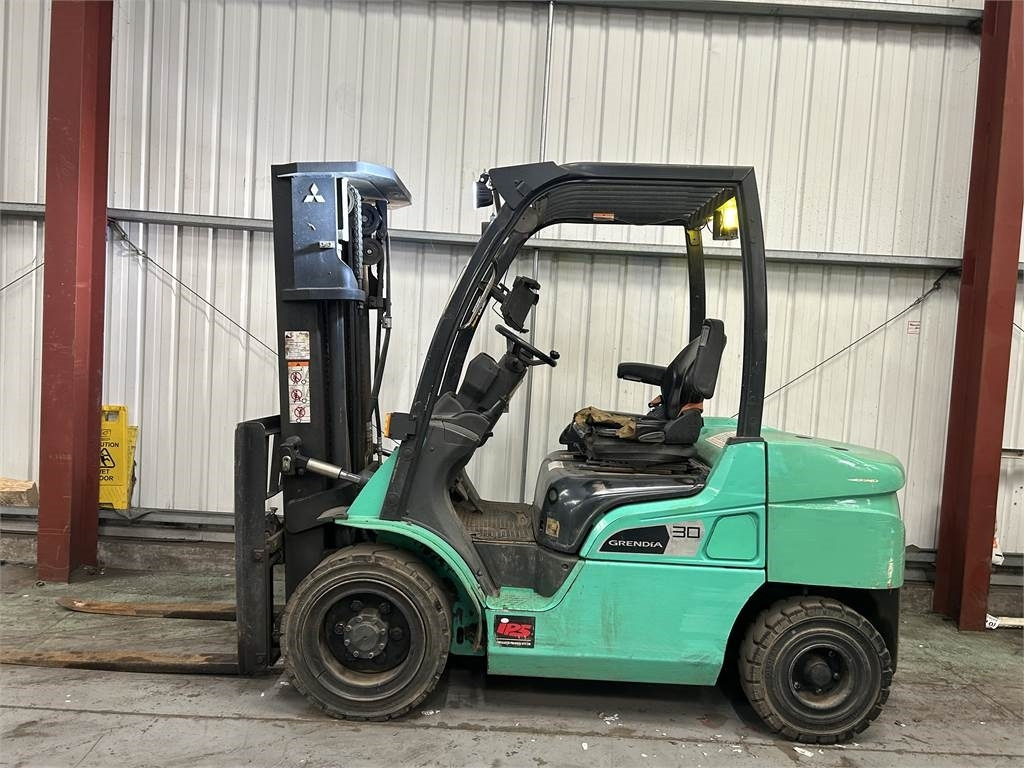 Mitsubishi FD30NT - מלגזת סולר: תמונה 1 Mitsubishi FD30NT - מלגזת סולר: תמונה 1