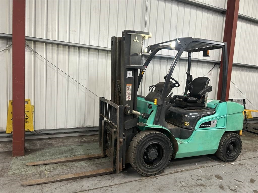 Mitsubishi FD30NT - מלגזת סולר: תמונה 2 Mitsubishi FD30NT - מלגזת סולר: תמונה 2