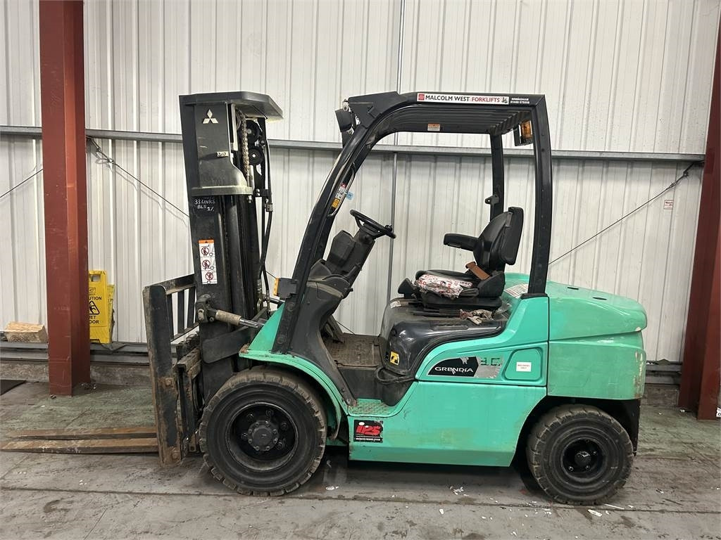 Mitsubishi FD30NT - מלגזת סולר: תמונה 1 Mitsubishi FD30NT - מלגזת סולר: תמונה 1