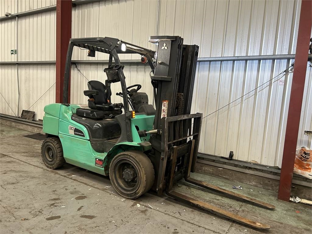 Mitsubishi FD30NT - מלגזת סולר: תמונה 4 Mitsubishi FD30NT - מלגזת סולר: תמונה 4