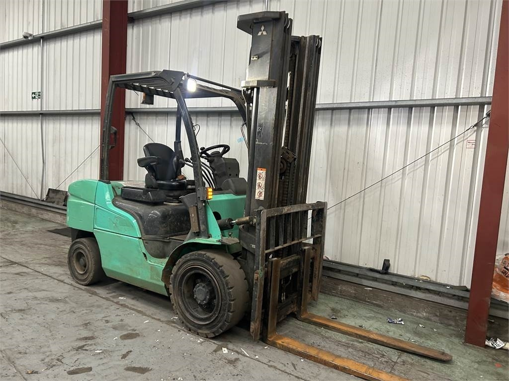 Mitsubishi FD35NT - מלגזת סולר: תמונה 4 Mitsubishi FD35NT - מלגזת סולר: תמונה 4