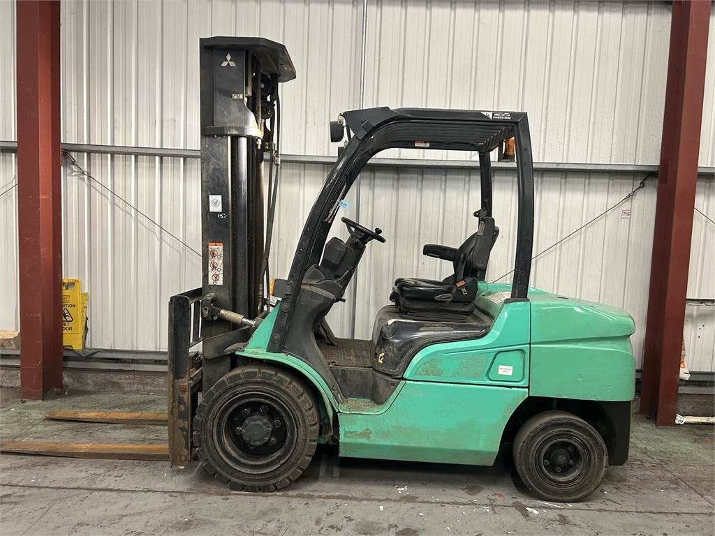 Mitsubishi FD35NT - מלגזת סולר: תמונה 1 Mitsubishi FD35NT - מלגזת סולר: תמונה 1